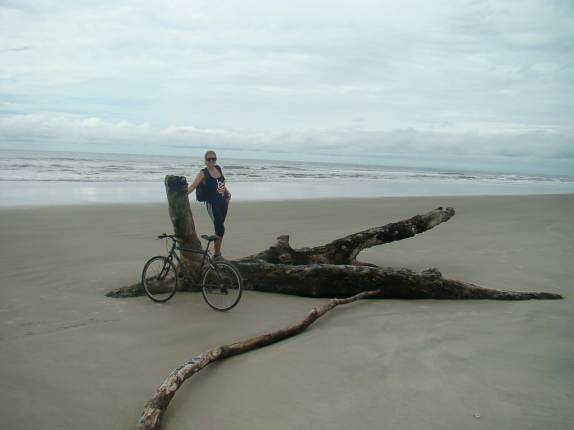 Posando para foto na Praia Deserta - Superagui Posando para foto na Praia Deserta - Superagui