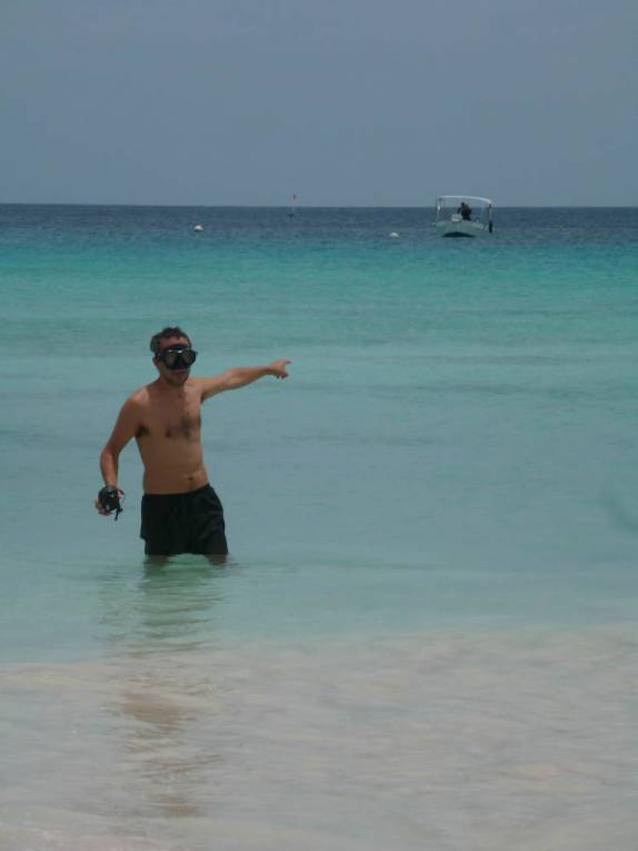 Pronto para o snorkel em naufrágio em Carlisle Bay, ao sul de Bridgetown, em Barbados Pronto para o snorkel em naufrágio em Carlisle Bay, ao sul de Bridgetown, em Barbados
