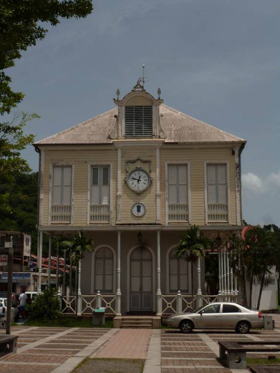 Prédio histórico de St. Pierre, antiga capital de Martinica Prédio histórico de St. Pierre, antiga capital de Martinica
