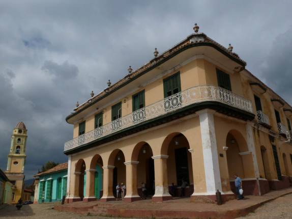 Prédio no Parque Céspedes, em Trinidad, em Cuba Prédio no Parque Céspedes, em Trinidad, em Cuba