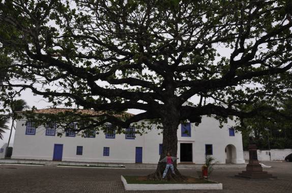 Pátio em frente à igreja de Anchieta - ES Pátio em frente à igreja de Anchieta - ES