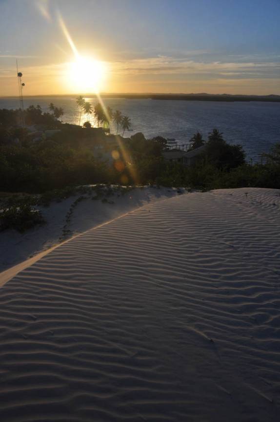 Pôr-do-sol do alto da duna em Mangue Seco - BA Pôr-do-sol do alto da duna em Mangue Seco - BA