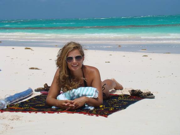 Relaxando na praias de areias rosa Relaxando na praias de areias rosa