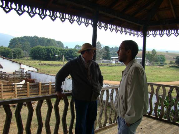 Rodrigos na varanda do antigo casarão da Fazenda Serra das Bicas em Carrancas - MG Rodrigos na varanda do antigo casarão da Fazenda Serra das Bicas em Carrancas - MG