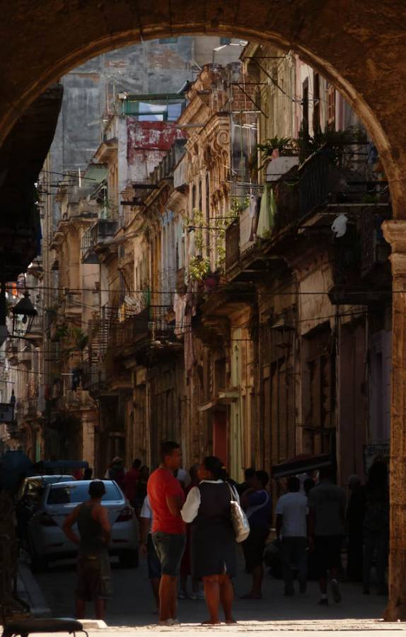Rua no centro de Havana, em Cuba Rua no centro de Havana, em Cuba