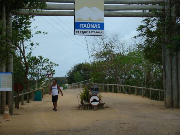 Saindo do parque estadual em Itaúnas - ES Saindo do parque estadual em Itaúnas - ES