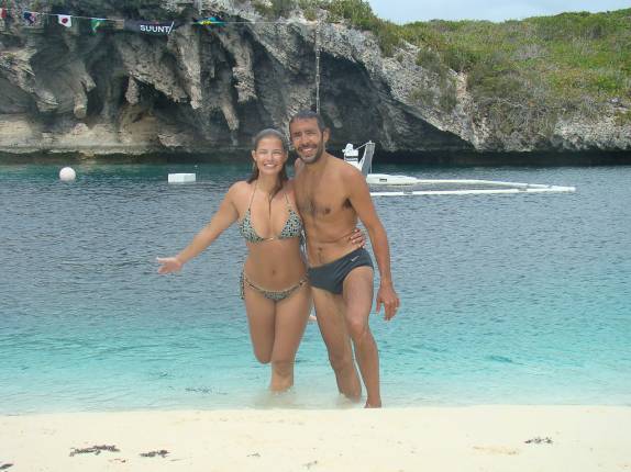 Saltando no Blue Hole - Bahamas Saltando no Blue Hole - Bahamas