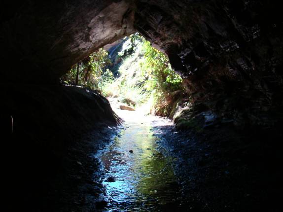 Saída gruta de Sobradinho em São Thomé das Letras - MG Saída gruta de Sobradinho em São Thomé das Letras - MG