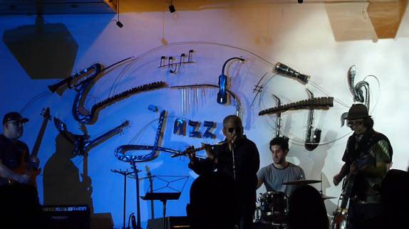 Show no concorrido Jazz Café, em Havana - Cuba Show no concorrido Jazz Café, em Havana - Cuba
