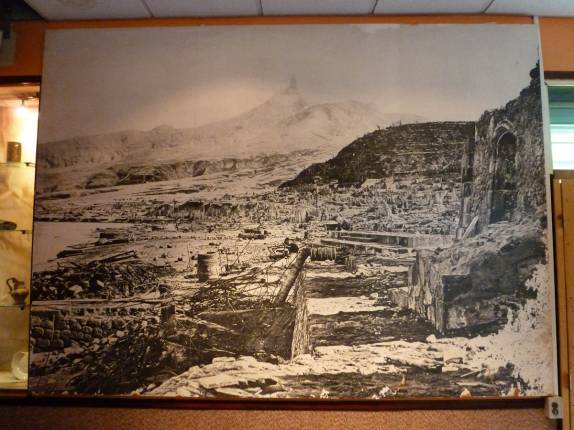 St. Pierre, na Martinica, logo depois de ser destruída pela erupção de 1902 do vulcão Soufrière, quando morreram 30 mil pessoas St. Pierre, na Martinica, logo depois de ser destruída pela erupção de 1902 do vulcão Soufrière, quando morreram 30 mil pessoas