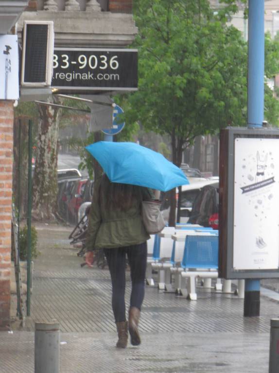 Tarde de chuva em Palermo, bairro de Buenos Aires, na Argentina Tarde de chuva em Palermo, bairro de Buenos Aires, na Argentina