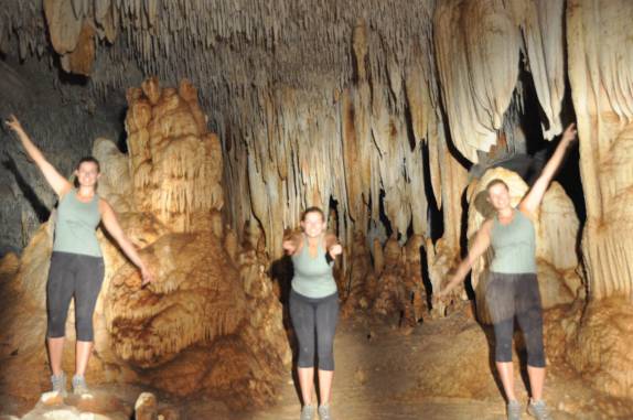 Uma Ana é pouco, duas é bom e três é melhor ainda, Gruta dos Anjos, em Brejo do Amparo - Januária (MG) Uma Ana é pouco, duas é bom e três é melhor ainda, Gruta dos Anjos, em Brejo do Amparo - Januária (MG)