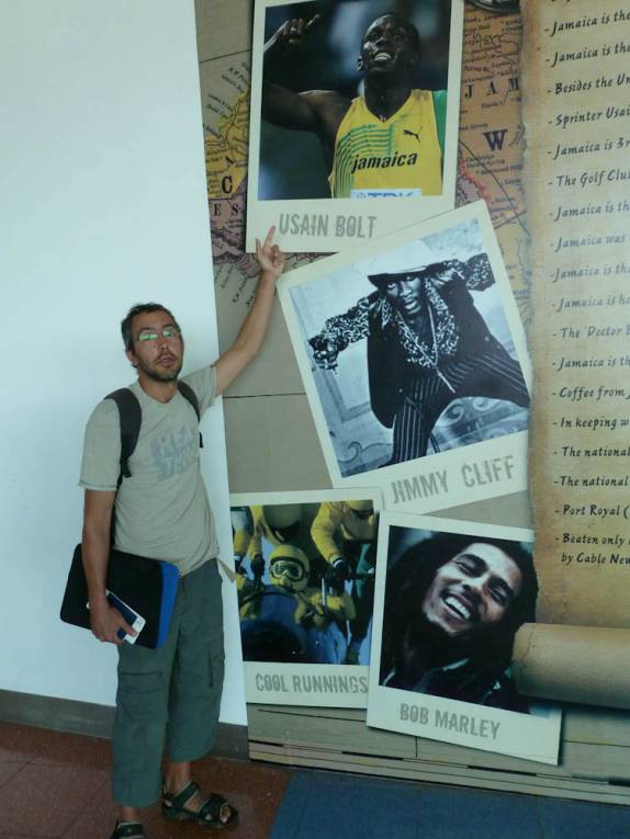 Usain Bolt, o homem mais rápido de todos os tempos (no aeroporto de Kingston, capital da Jamaica) Usain Bolt, o homem mais rápido de todos os tempos (no aeroporto de Kingston, capital da Jamaica)