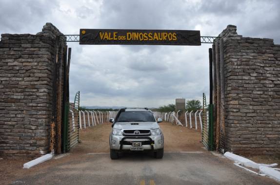 Visitando o Vale dos Dinossauros, em Sousa - PB Visitando o Vale dos Dinossauros, em Sousa - PB