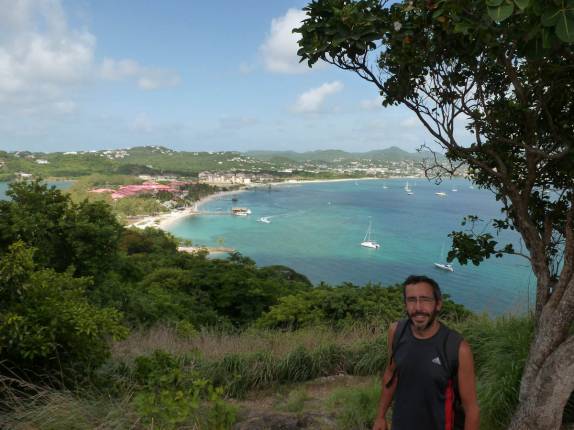 Vista da baía de Rodney Bay, do alto de Pigeon Island no norte de Santa Lúcia Vista da baía de Rodney Bay, do alto de Pigeon Island no norte de Santa Lúcia