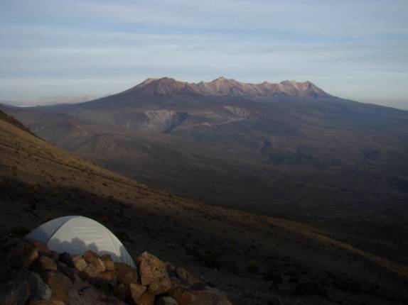 Visão do nosso acampamento no vulcão El Mistí, em Arequipa - Peru Visão do nosso acampamento no vulcão El Mistí, em Arequipa - Peru