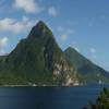 As famosas montanhas Piton, em Soufriere, no sul de Santa Lúcia, no Caribe