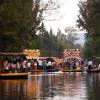 Os tradidionais barcos que levam as pessoas pelos canais de Xochimilco, na Cidade do México