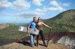 1000dias no topo do vulcão Cerro Negro, prontos para a longa descida de skibunda (próximo à León, na Nicarágua) 1000dias no topo do vulcão Cerro Negro, prontos para a longa descida de skibunda (próximo à León, na Nicarágua)