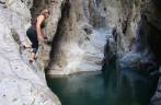 A Ana salta no Canyon de Somoto, na Nicarágua A Ana salta no Canyon de Somoto, na Nicarágua