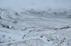 A enorme vastidão nevada no caminho para Stromness, na Geórgia do Sul A enorme vastidão nevada no caminho para Stromness, na Geórgia do Sul