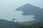 A enseada do Abraão, vista do alto do Pico do Papagaio, na Ilha Grande - RJ