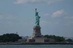 A Estátua da Liberdade, vista do ferry de Staten island, em Nova Iorque, nos Estados Unidos A Estátua da Liberdade, vista do ferry de Staten island, em Nova Iorque, nos Estados Unidos