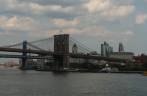 A famosa Brooklyn Bridge, no sul de Manhattan, em Nova Iorque, nos Estados Unidos A famosa Brooklyn Bridge, no sul de Manhattan, em Nova Iorque, nos Estados Unidos