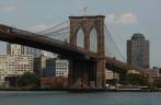 A famosa Brooklyn Bridge, no sul de Manhattan, em Nova Iorque, nos Estados Unidos A famosa Brooklyn Bridge, no sul de Manhattan, em Nova Iorque, nos Estados Unidos