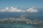A ilha de Grand Cayman vista do avião