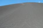A nuvem de poeira é a Ana descendo de skibunda o Cerro Negro, próximo à León, na Nicarágua. A nuvem de poeira é a Ana descendo de skibunda o Cerro Negro, próximo à León, na Nicarágua.