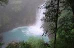 A primeira visão da Cascata do Rio Celeste, no Parque Nacional Tenorio, no norte da Costa Rica A primeira visão da Cascata do Rio Celeste, no Parque Nacional Tenorio, no norte da Costa Rica