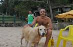A simpática cadela Mel, na praia da Ferradurinha, em Búzios - RJ A simpática cadela Mel, na praia da Ferradurinha, em Búzios - RJ