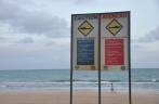 Alerta nas placas da praia de Boa Viagem, em Recife - PE Alerta nas placas da praia de Boa Viagem, em Recife - PE