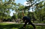 Alongamento no Central Park, numa magnÃfica manhã de verão em Nova Iorque - Estados Unidos Alongamento no Central Park, numa magnÃfica manhã de verão em Nova Iorque - Estados Unidos