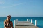 Ana, feliz da vida com o sol e a praia em Provo - Turks e Caicos