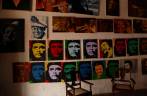Arte com a figura de Che Guevara em galeria de Trinidad, em Cuba