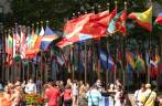 As bandeiras do Rockefeller Center, em Nova Iorque - Estados Unidos As bandeiras do Rockefeller Center, em Nova Iorque - Estados Unidos