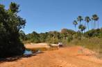 Atravessando a Vereda 'Buraco' próximo à Chapada Gaúcha - MG