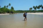 Atravessando o rio entre Moreré e Cuiera, na Ilha de Boipeba - BA