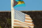 Bandeiras dos EUA e Bahamas