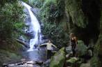 Bebel e Ana em cachoeira no Vale do Alcantilado em Mauá - RJ