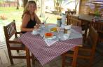 Café da manhã na Pousada da Praia, em Caraíva - BA