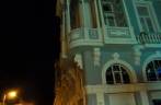 Cai a noite na cidade de Cienfuegos, em Cuba Cai a noite na cidade de Cienfuegos, em Cuba