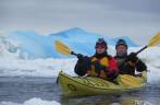 Caiaque em Kinnes Cove, na Antártida