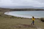Caminhando em Carcass Island, no noroeste das Ilhas Malvinas