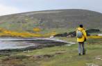Caminhando em Carcass Island, no noroeste das Ilhas Malvinas