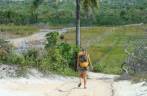 Caminhando entre Boipeba e Moreré, na ilha de Boipeba - BA