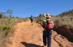 Caminhando na Lapinha, região da Serra do Cipó - MG