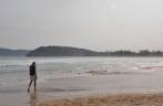 Caminhando na praia de Geribá, em Búzios - RJ Caminhando na praia de Geribá, em Búzios - RJ